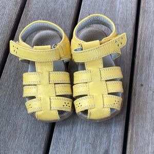 See Kai Run yellow sandal size 5 toddler